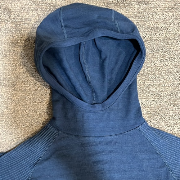 #90 🍋Lululemon pullover size 6 🍋 - Picture 2 of 4